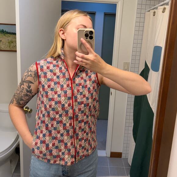 Vintage Handmade Quilted Cottage Grandma Red Quilt Vest W/ Pockets Size Small - Picture 8 of 8